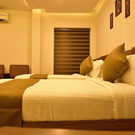 White Suite Hotel Kozhikode Bagian luar foto