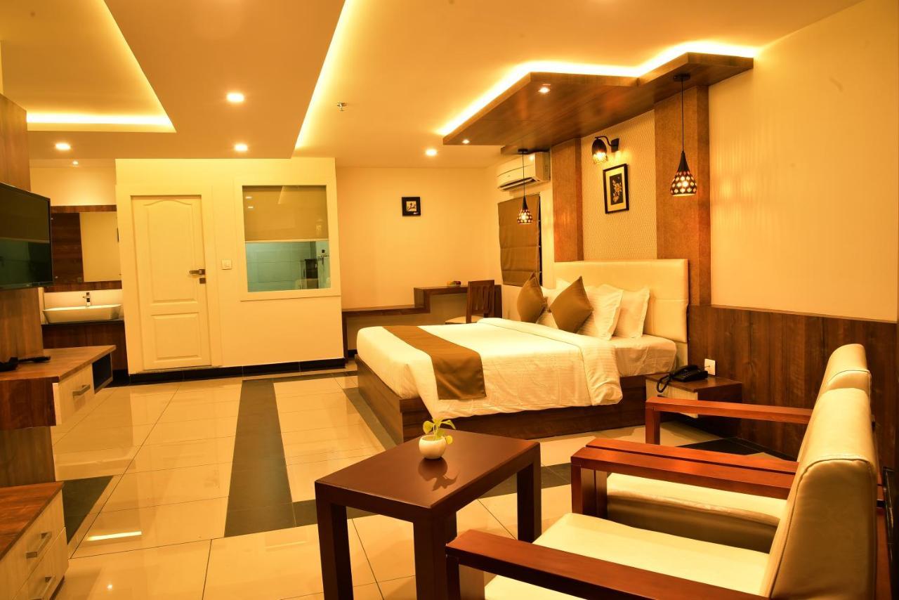 White Suite Hotel Kozhikode Bagian luar foto