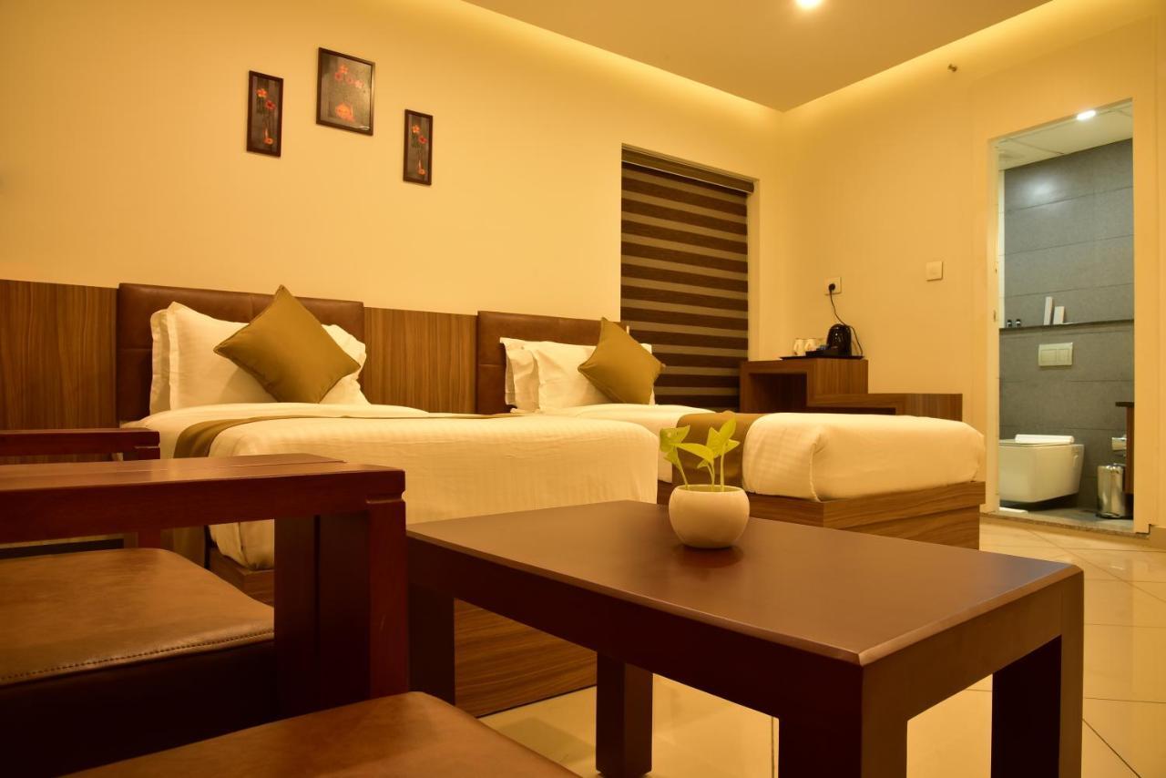 White Suite Hotel Kozhikode Bagian luar foto