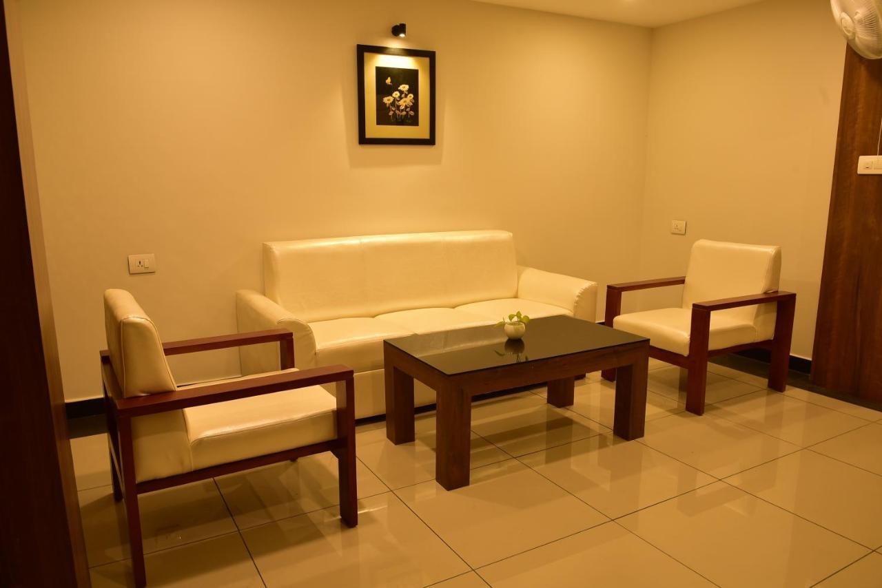 White Suite Hotel Kozhikode Bagian luar foto
