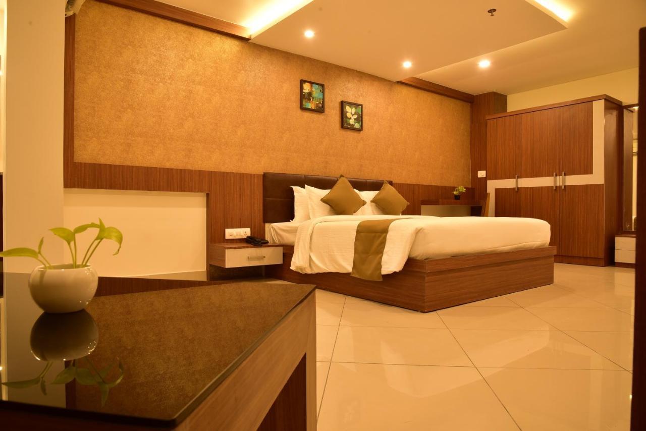 White Suite Hotel Kozhikode Bagian luar foto
