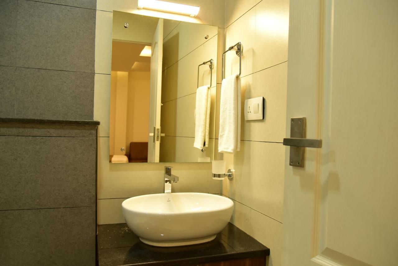 White Suite Hotel Kozhikode Bagian luar foto