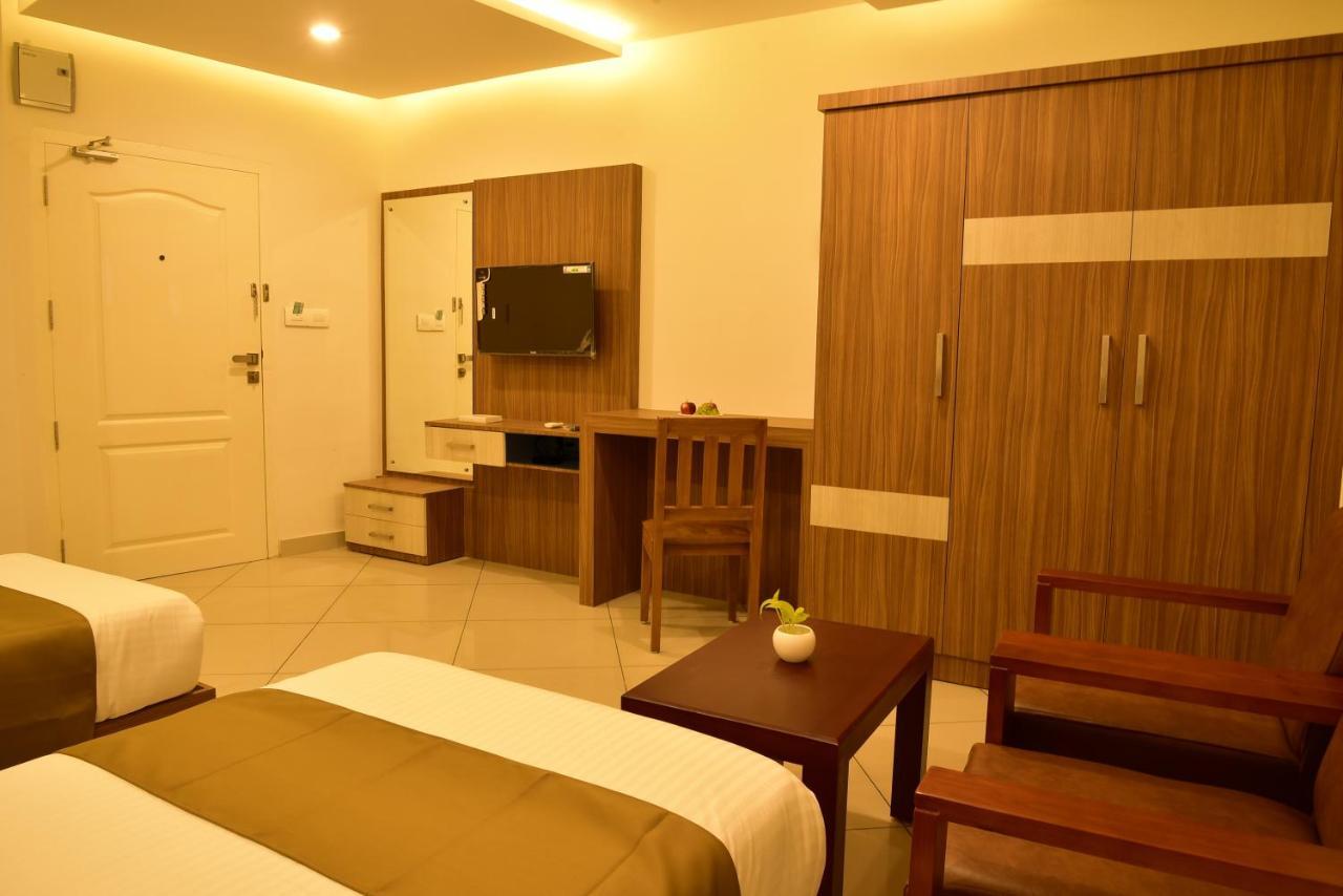 White Suite Hotel Kozhikode Bagian luar foto