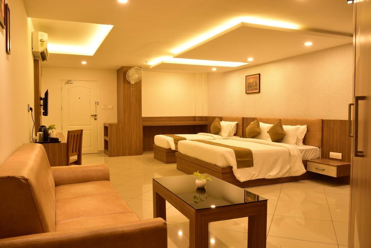 White Suite Hotel Kozhikode Bagian luar foto