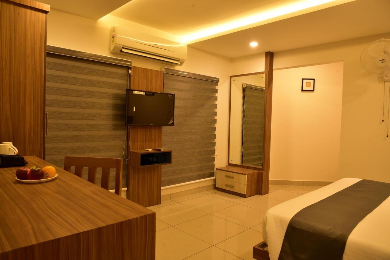 White Suite Hotel Kozhikode Bagian luar foto