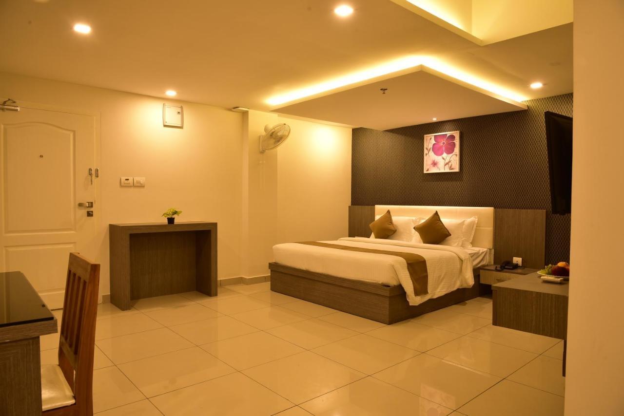 White Suite Hotel Kozhikode Bagian luar foto