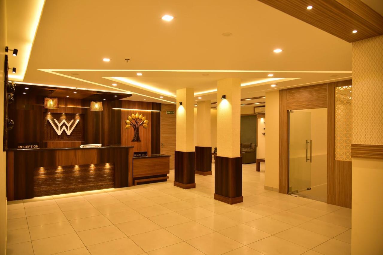 White Suite Hotel Kozhikode Bagian luar foto