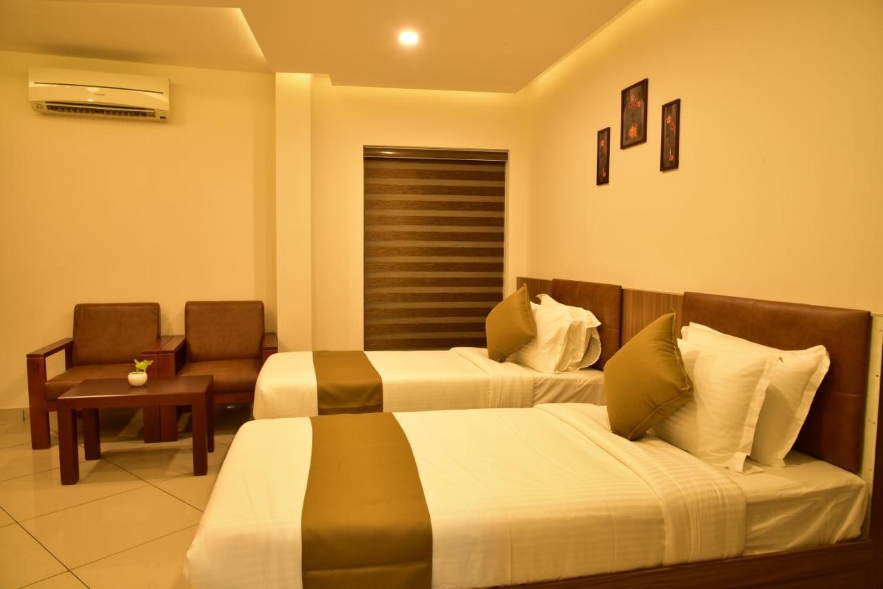 White Suite Hotel Kozhikode Bagian luar foto