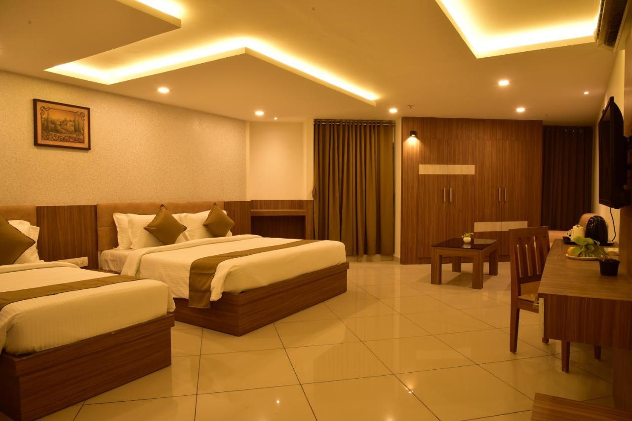White Suite Hotel Kozhikode Bagian luar foto