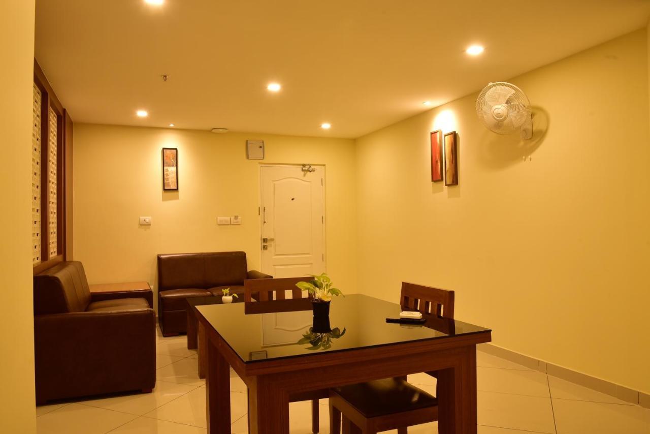 White Suite Hotel Kozhikode Bagian luar foto