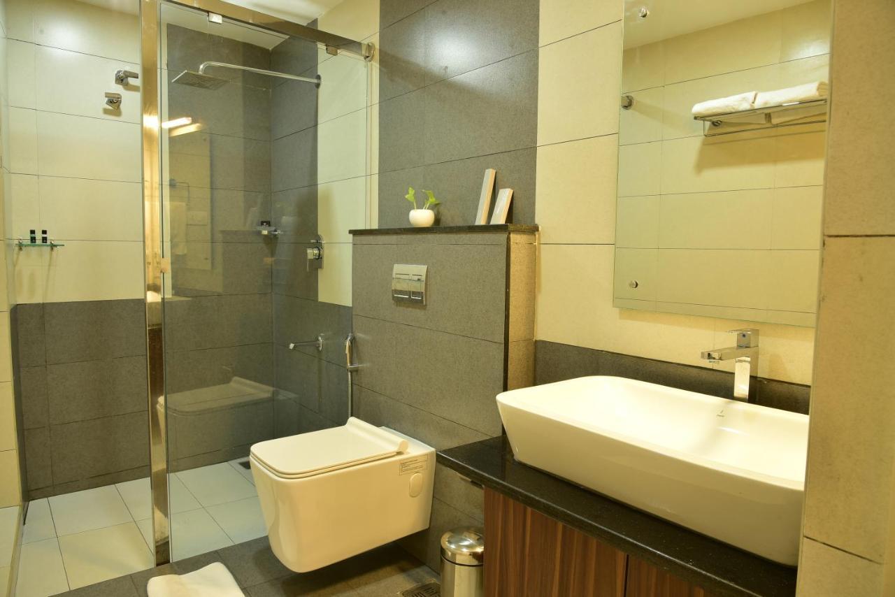 White Suite Hotel Kozhikode Bagian luar foto