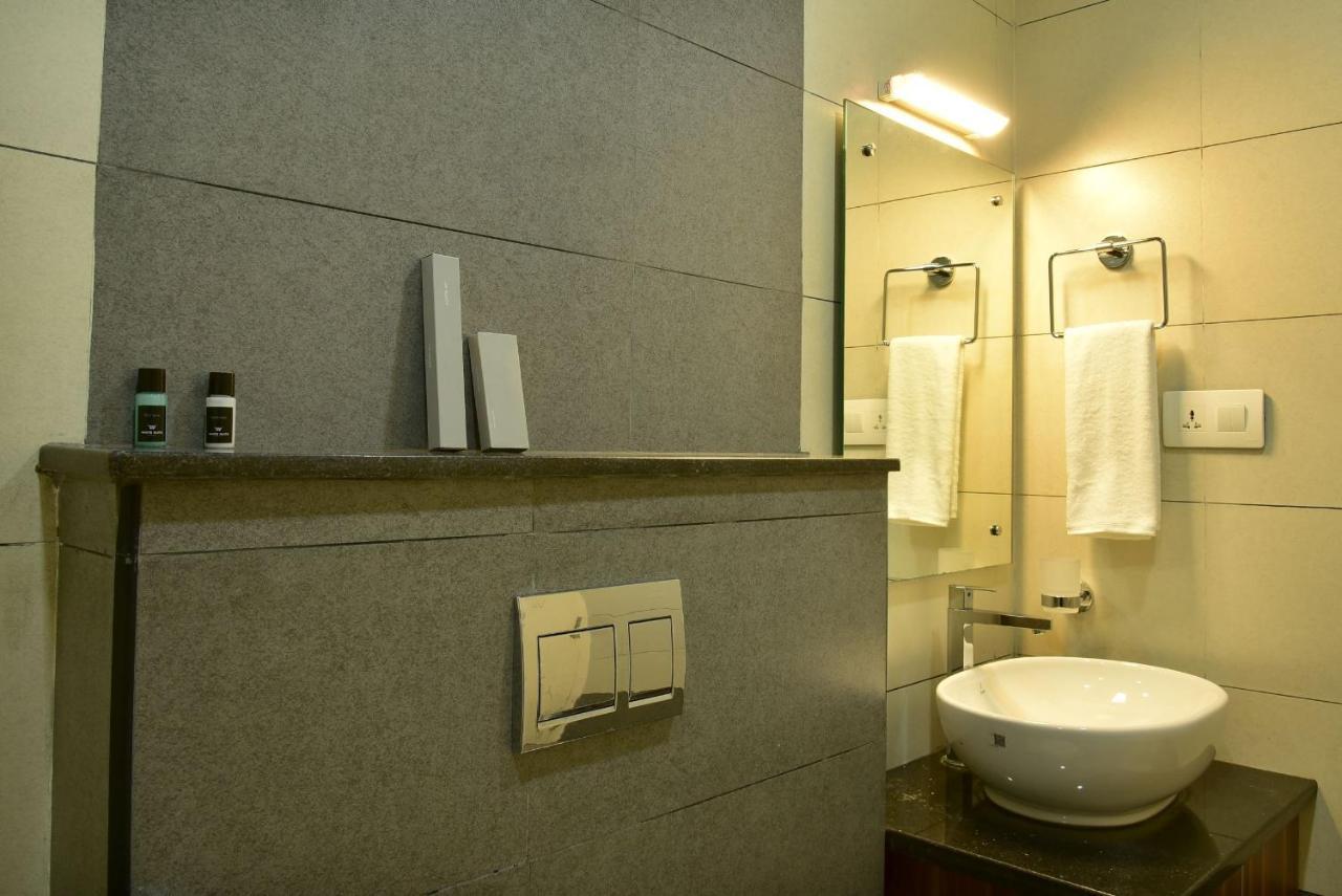 White Suite Hotel Kozhikode Bagian luar foto